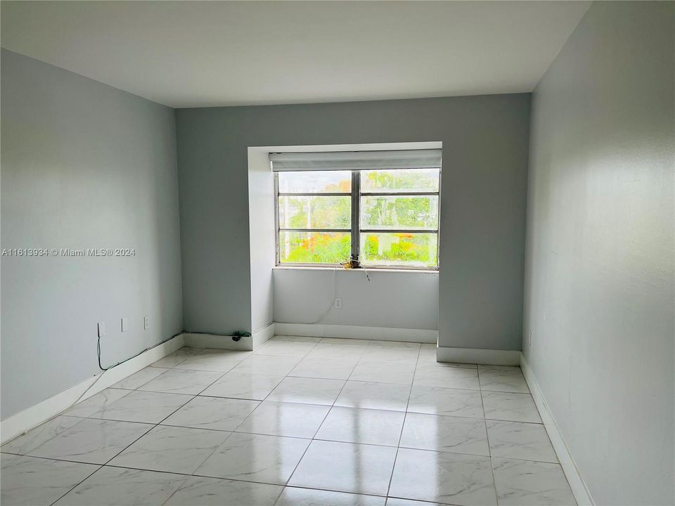 For Rent: $2,400 (2 beds, 2 baths, 1075 Square Feet)