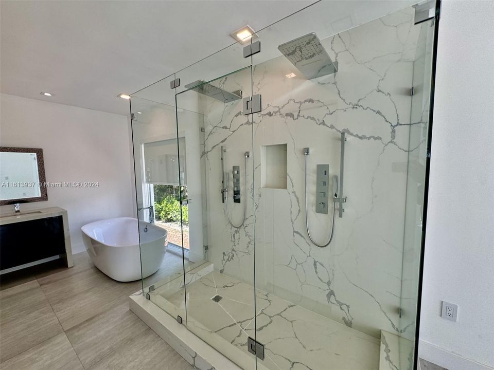 MAIN MASTER BATH