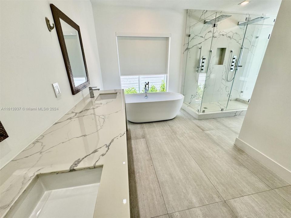 MAIN MASTER BATH