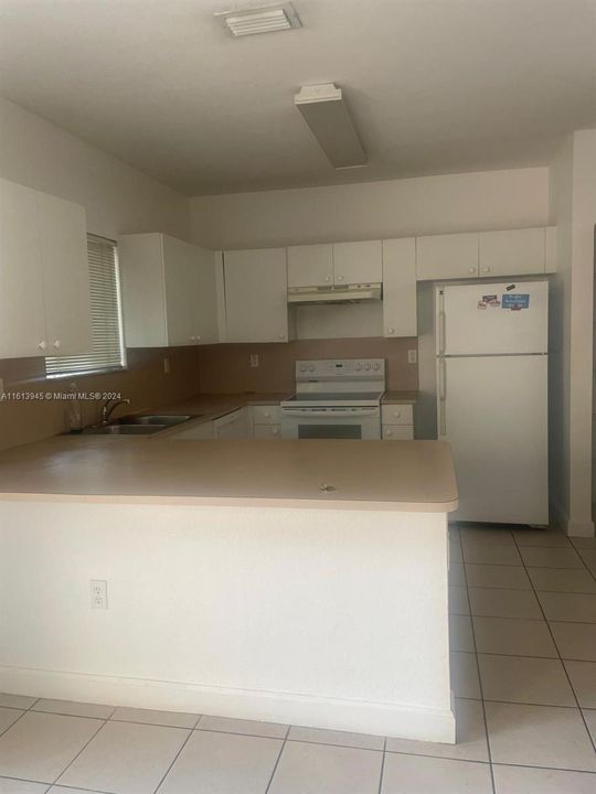 For Rent: $2,550 (3 beds, 2 baths, 1295 Square Feet)