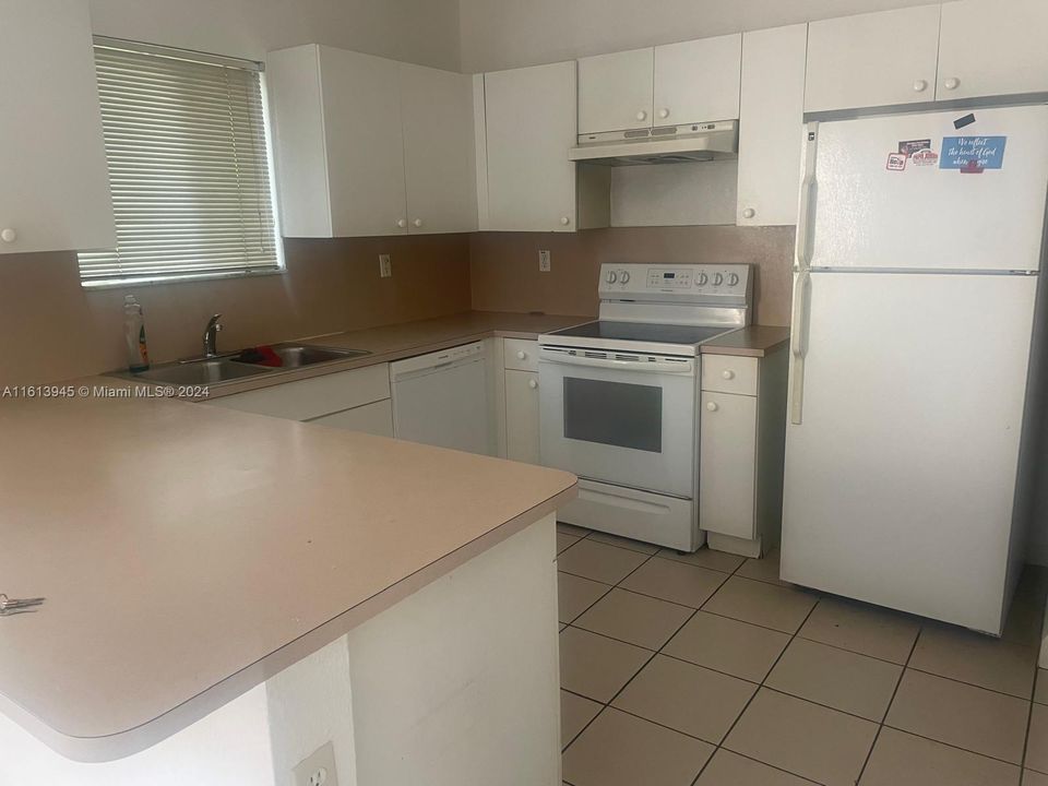 For Rent: $2,550 (3 beds, 2 baths, 1295 Square Feet)
