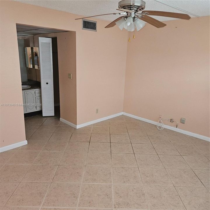 For Sale: $170,000 (2 beds, 2 baths, 1025 Square Feet)