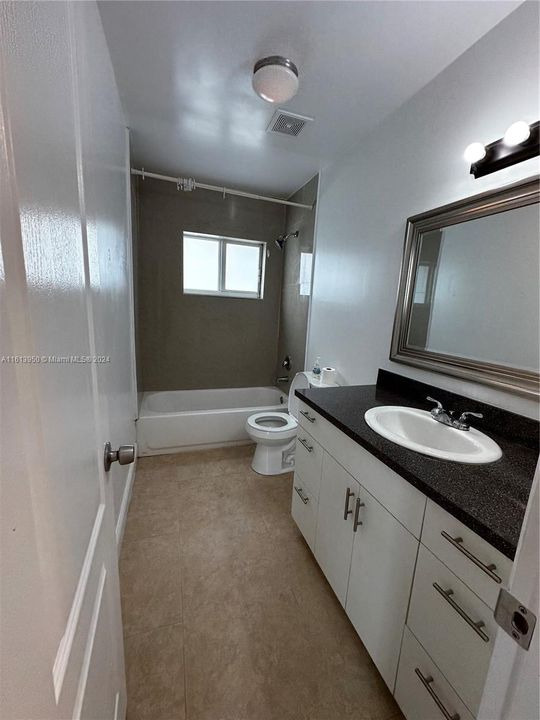 Recently Rented: $2,750 (3 beds, 1 baths, 1050 Square Feet)