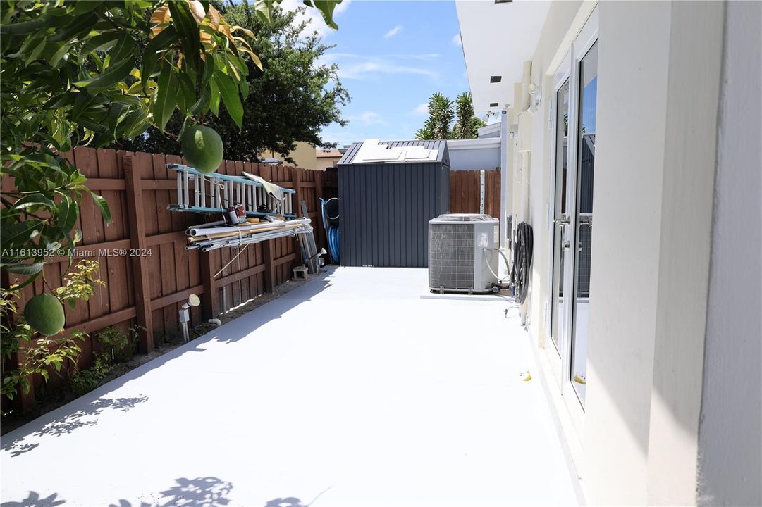 For Sale: $600,000 (4 beds, 2 baths, 1302 Square Feet)