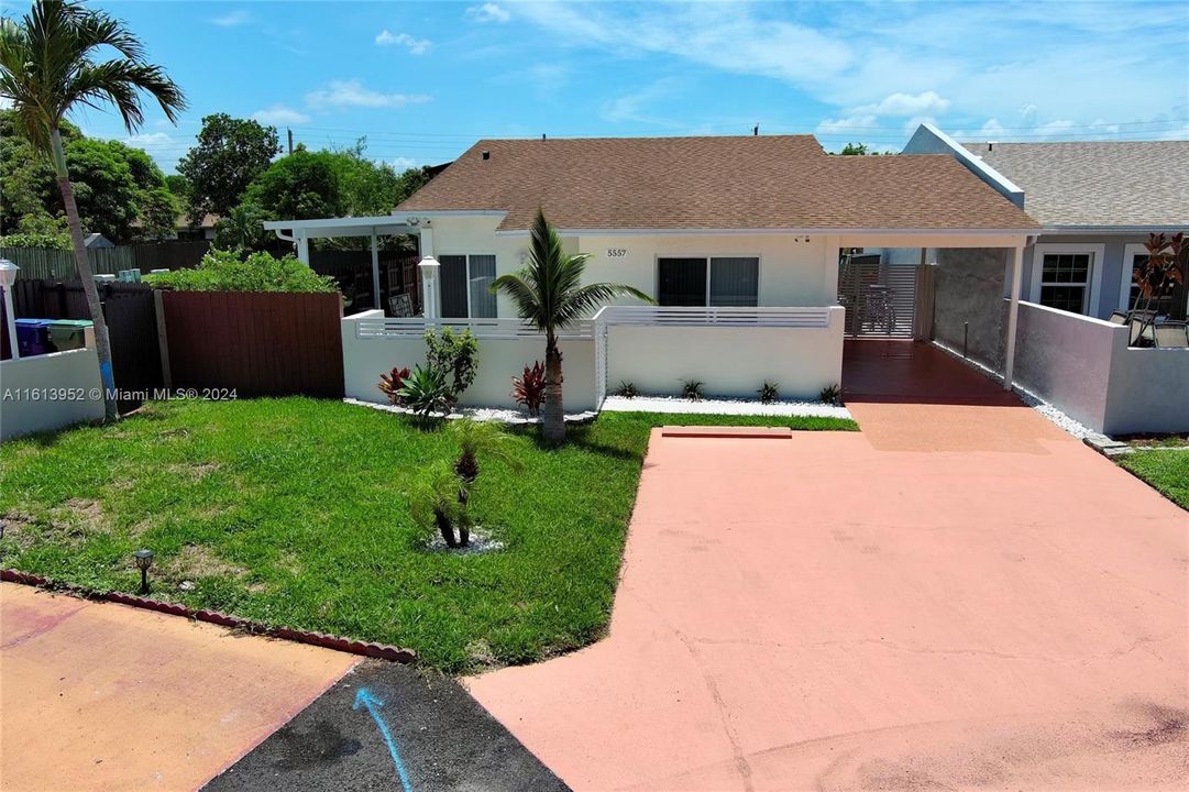 For Sale: $600,000 (4 beds, 2 baths, 1302 Square Feet)