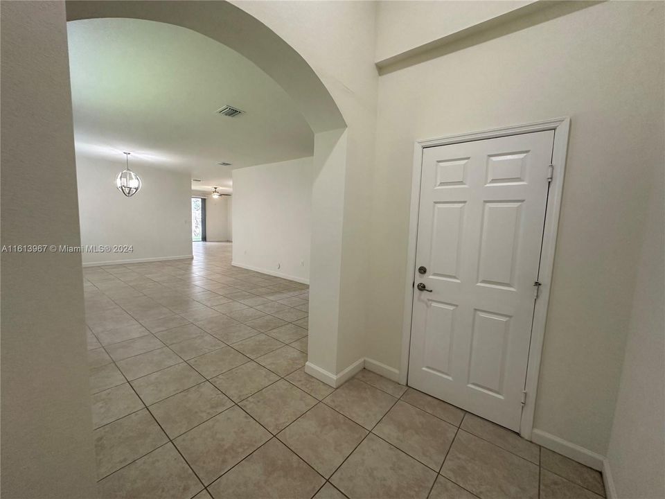 For Rent: $4,350 (5 beds, 3 baths, 2916 Square Feet)