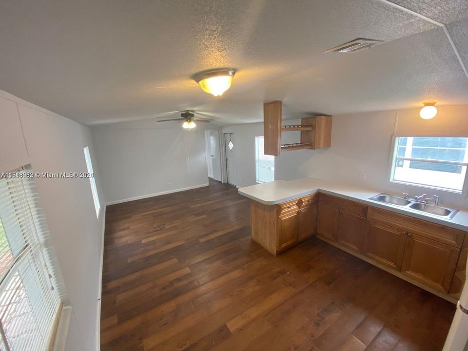 For Rent: $1,900 (2 beds, 2 baths, 710 Square Feet)