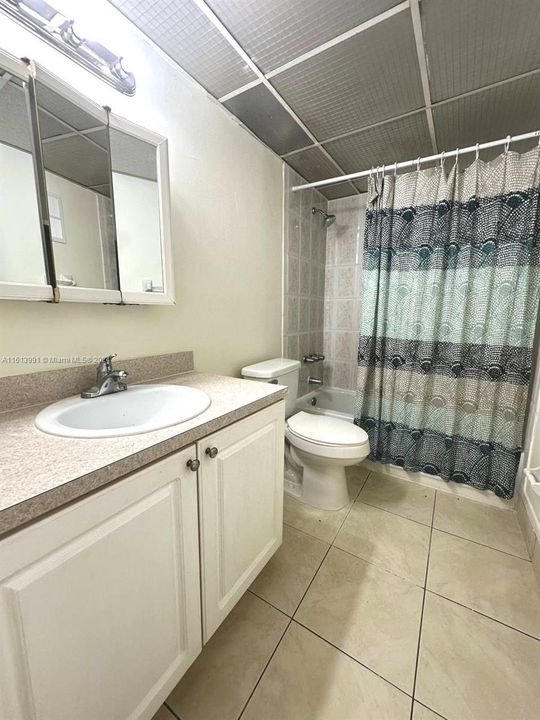 Recently Rented: $2,200 (2 beds, 2 baths, 960 Square Feet)