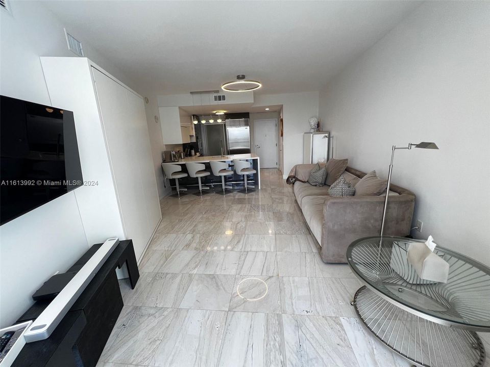 For Sale: $870,000 (1 beds, 1 baths, 881 Square Feet)