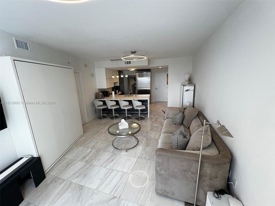 For Sale: $870,000 (1 beds, 1 baths, 881 Square Feet)