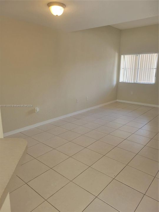 For Rent: $2,800 (3 beds, 2 baths, 1705 Square Feet)