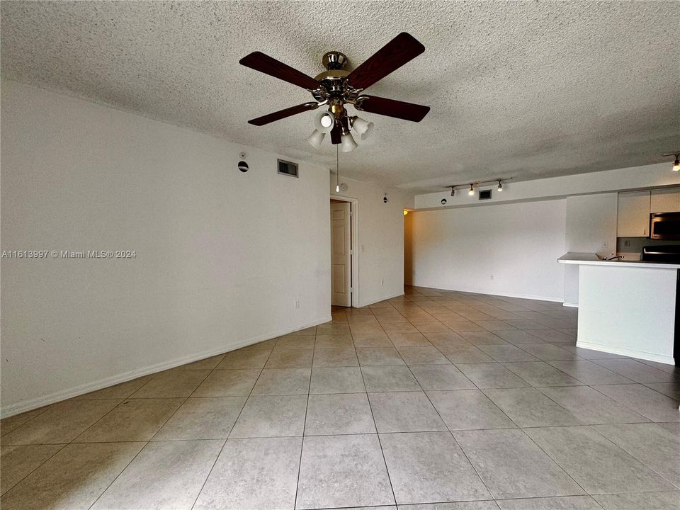 For Rent: $2,200 (2 beds, 2 baths, 1124 Square Feet)