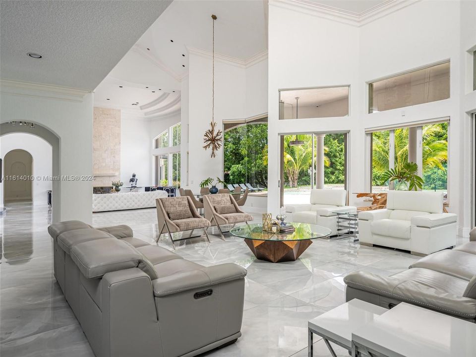 For Sale: $5,599,000 (6 beds, 6 baths, 7488 Square Feet)