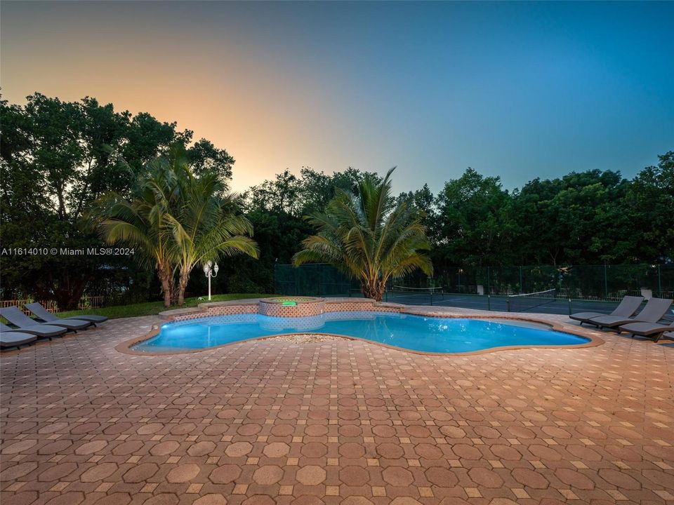 En Venta: $5,599,000 (6 camas, 6 baños, 7488 Pies cuadrados)