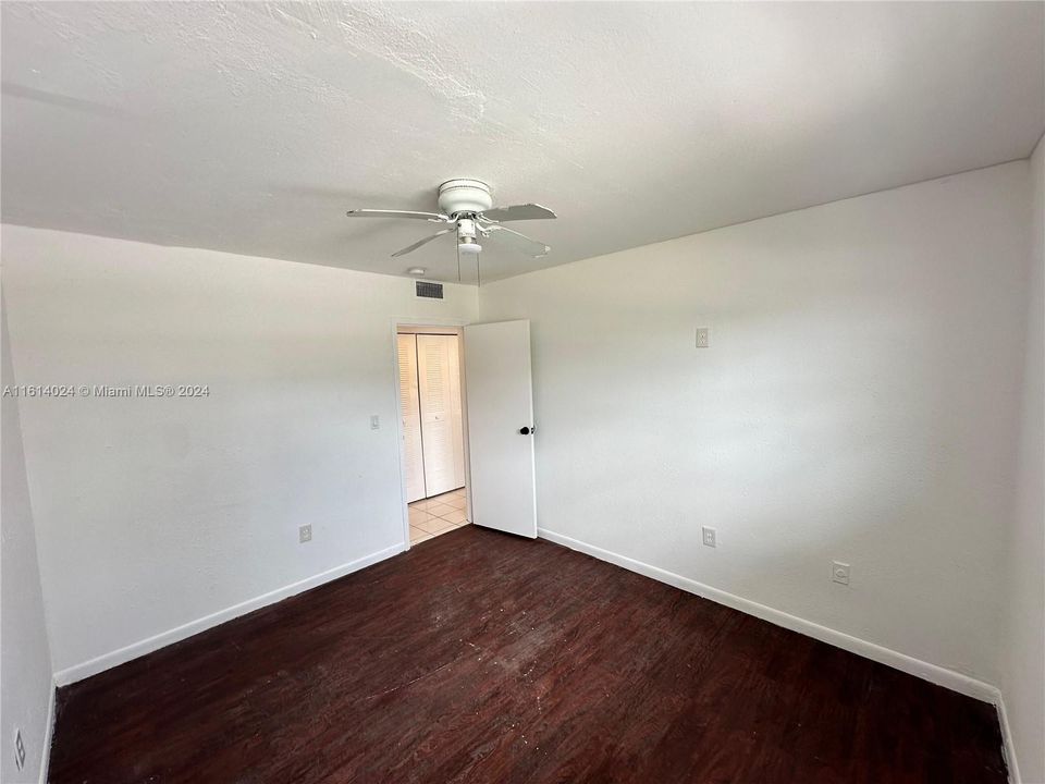 For Rent: $1,900 (2 beds, 1 baths, 810 Square Feet)