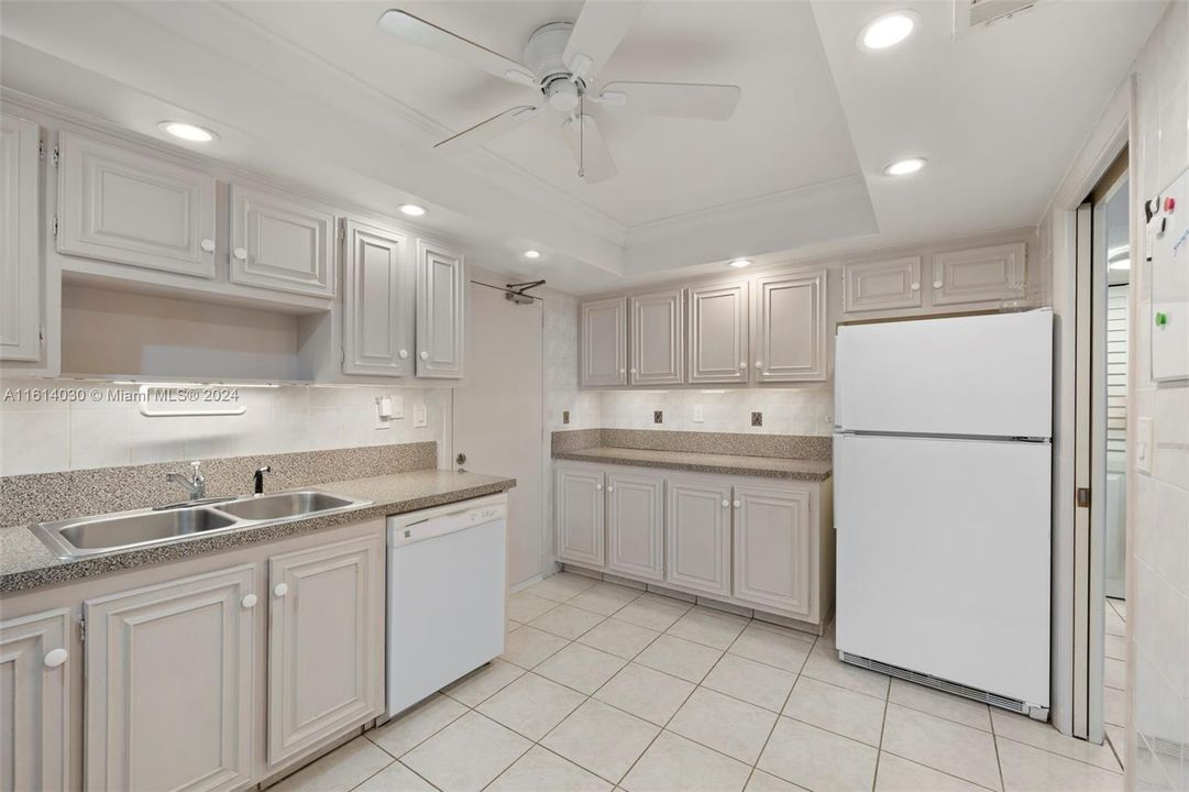 For Sale: $485,000 (2 beds, 2 baths, 1413 Square Feet)