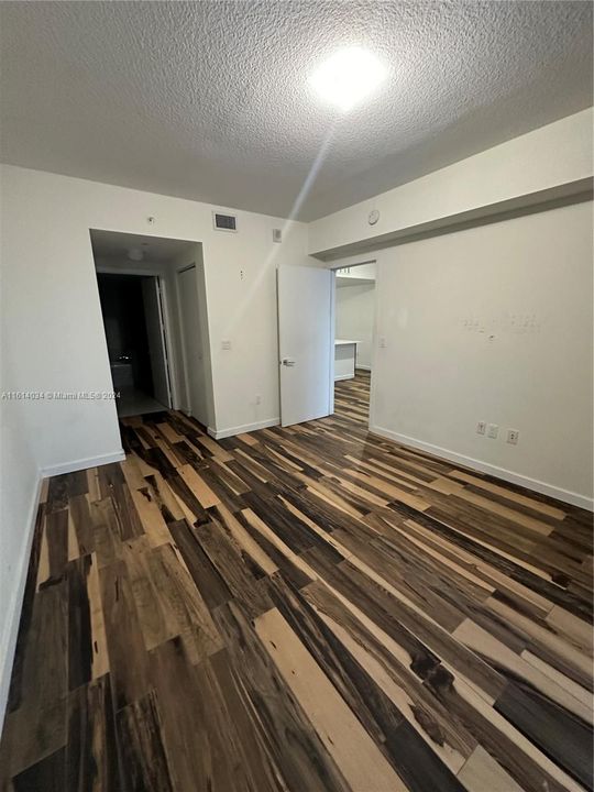 For Rent: $3,950 (1 beds, 2 baths, 888 Square Feet)