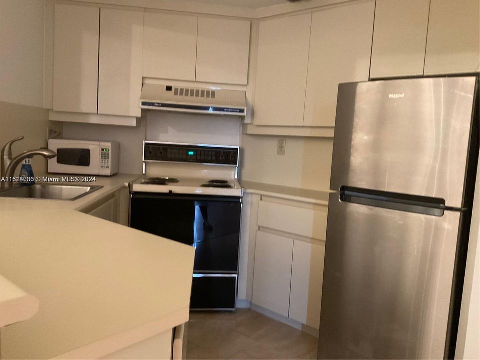 For Rent: $2,975 (1 beds, 1 baths, 721 Square Feet)