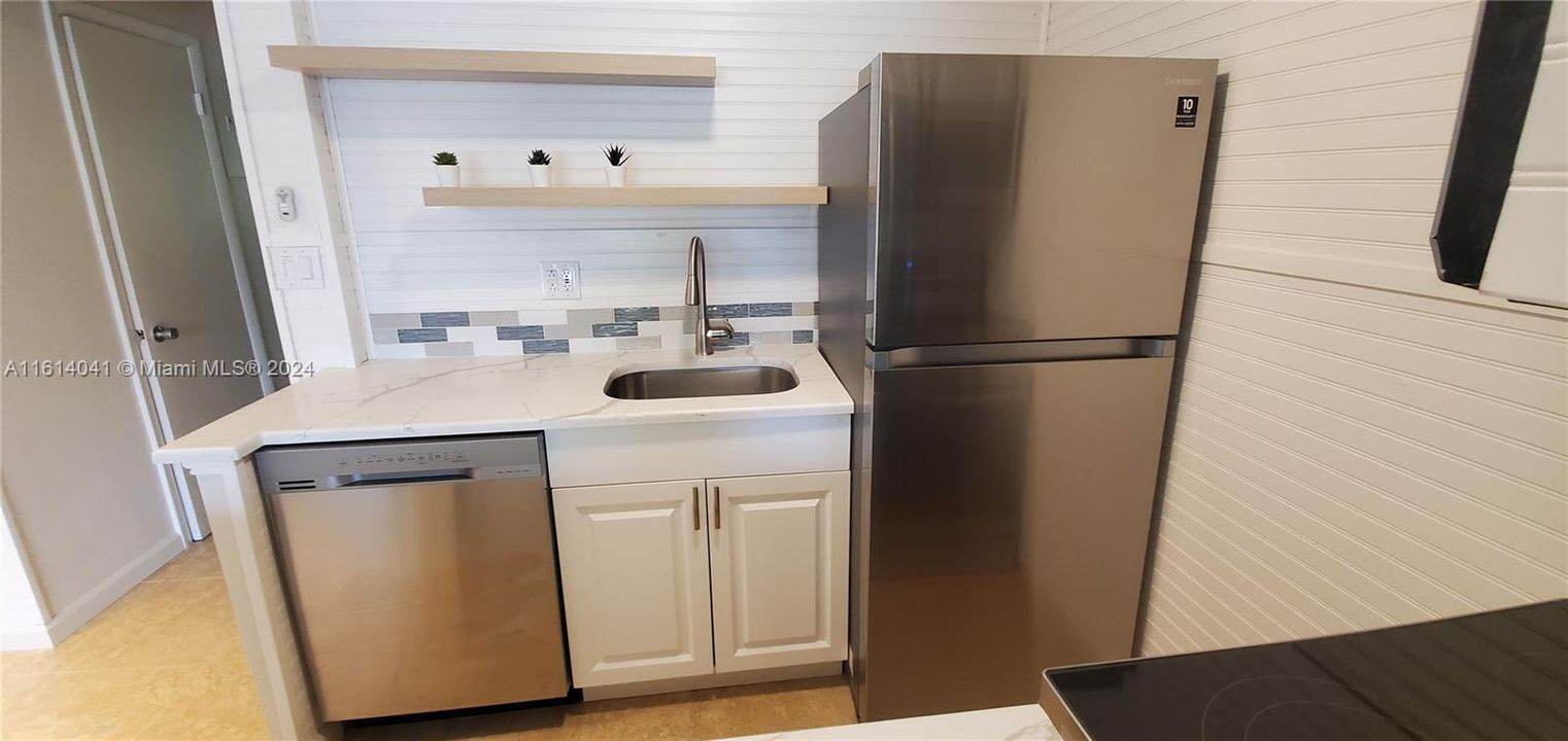For Sale: $183,500 (1 beds, 1 baths, 600 Square Feet)