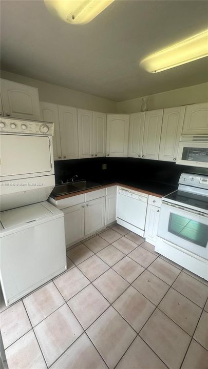 For Rent: $1,900 (2 beds, 1 baths, 950 Square Feet)