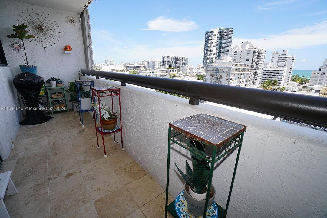 For Sale: $655,000 (2 beds, 2 baths, 1010 Square Feet)