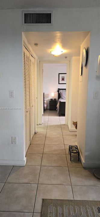 For Sale: $315,000 (1 beds, 1 baths, 775 Square Feet)