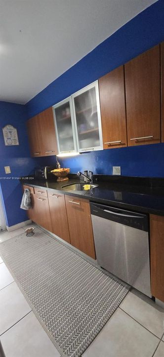 For Sale: $315,000 (1 beds, 1 baths, 775 Square Feet)