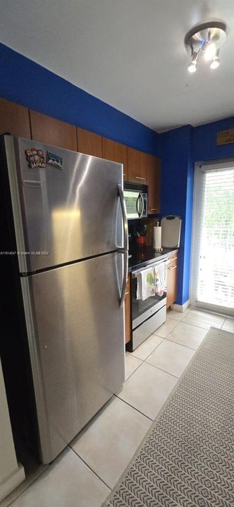 For Sale: $315,000 (1 beds, 1 baths, 775 Square Feet)