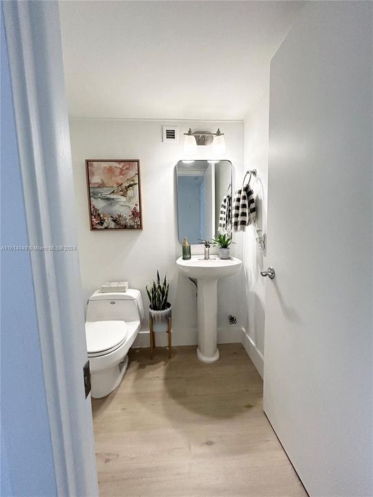 1/2 Bathroom