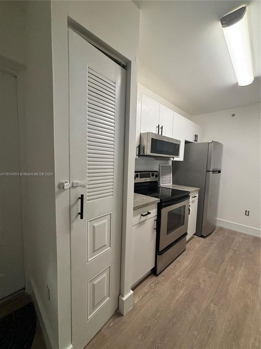 For Rent: $2,300 (2 beds, 1 baths, 747 Square Feet)