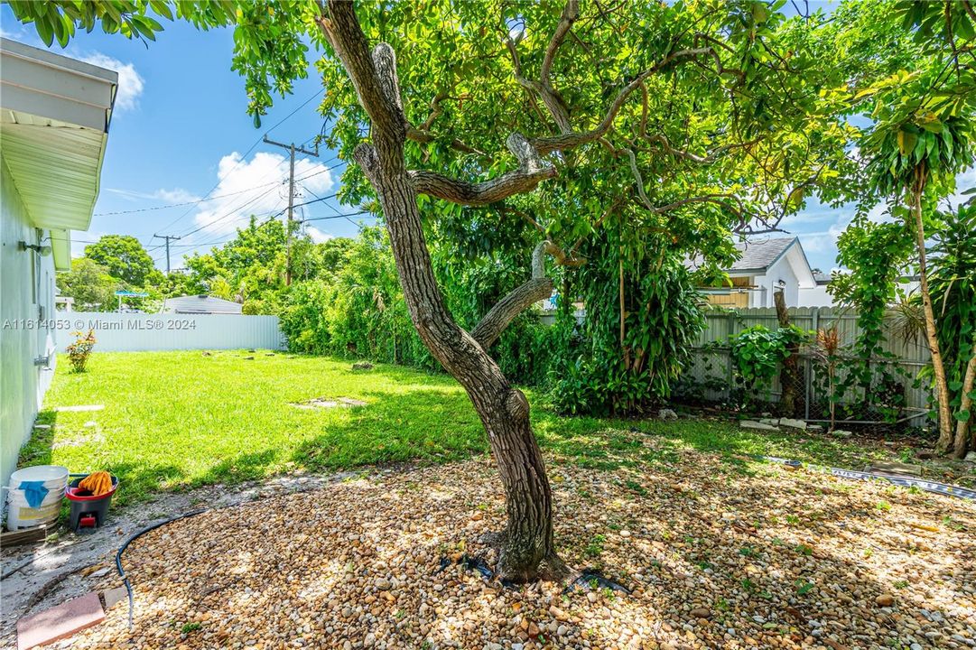 For Sale: $649,999 (3 beds, 2 baths, 1973 Square Feet)