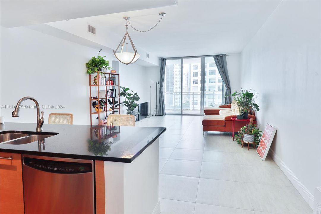 For Sale: $535,000 (1 beds, 1 baths, 774 Square Feet)