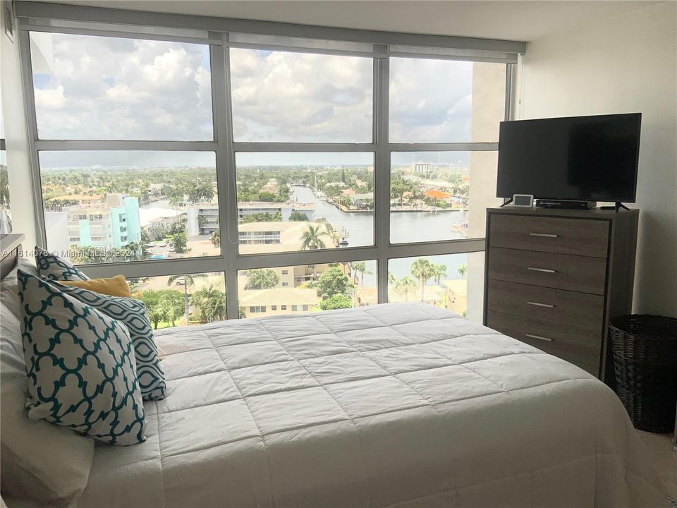 For Sale: $499,000 (2 beds, 2 baths, 1100 Square Feet)