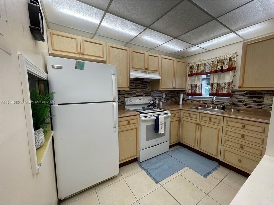 For Sale: $129,777 (2 beds, 2 baths, 850 Square Feet)