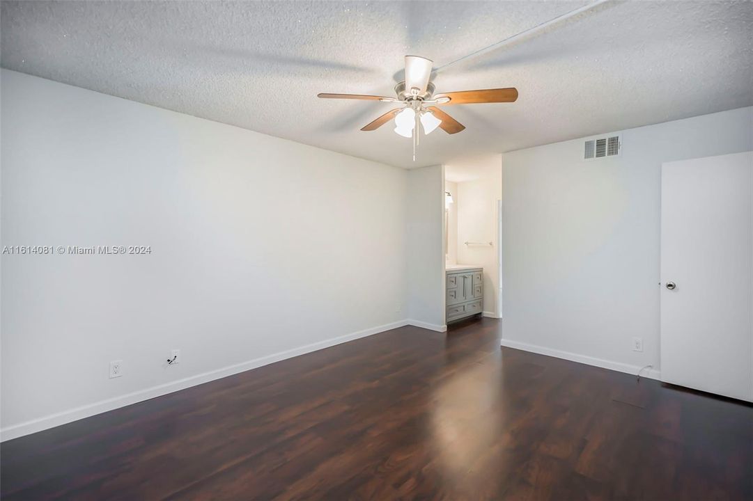 For Rent: $2,000 (2 beds, 2 baths, 1184 Square Feet)