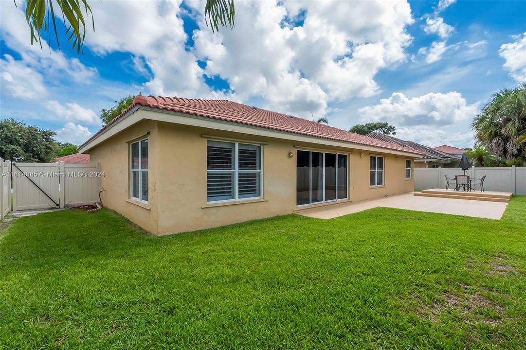 For Sale: $599,000 (3 beds, 2 baths, 2001 Square Feet)