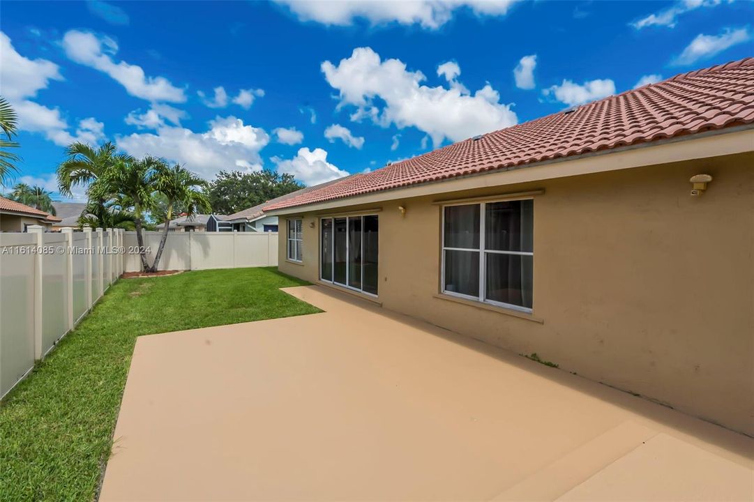 For Sale: $599,000 (3 beds, 2 baths, 2001 Square Feet)