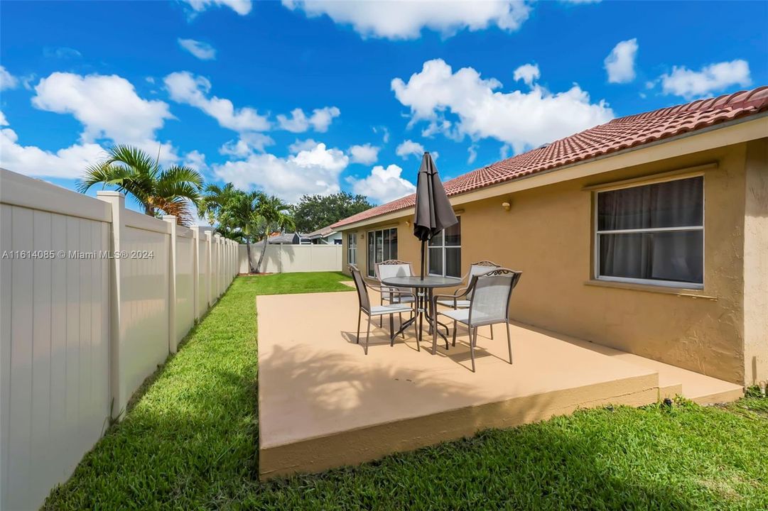 For Sale: $599,000 (3 beds, 2 baths, 2001 Square Feet)