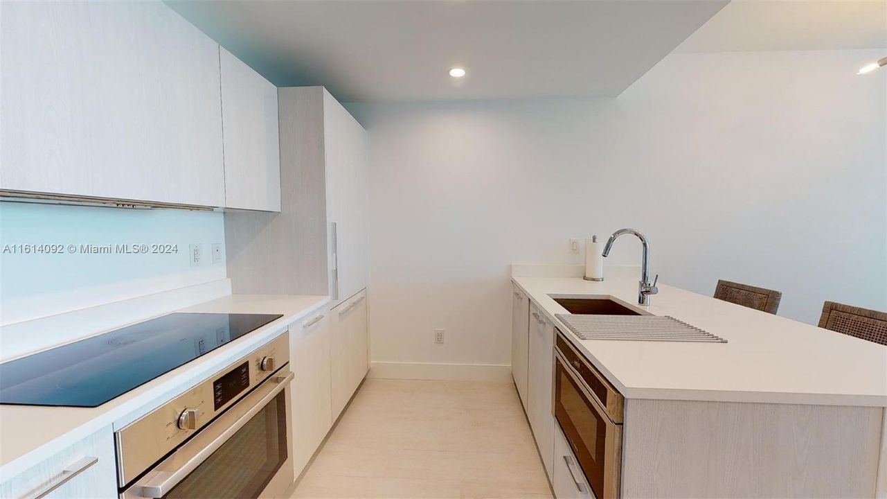 For Rent: $3,700 (1 beds, 1 baths, 662 Square Feet)