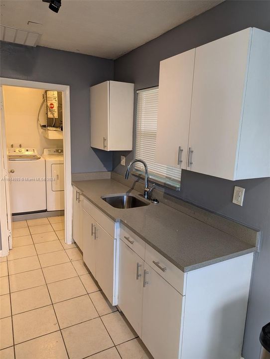 For Rent: $1,950 (2 beds, 1 baths, 2498 Square Feet)