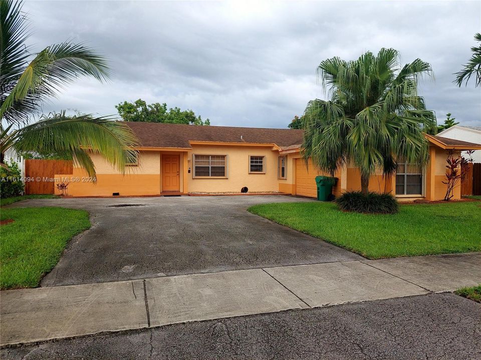 For Sale: $599,500 (3 beds, 2 baths, 1586 Square Feet)