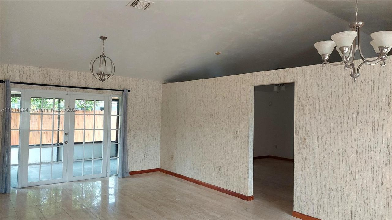 En Venta: $599,500 (3 camas, 2 baños, 1586 Pies cuadrados)