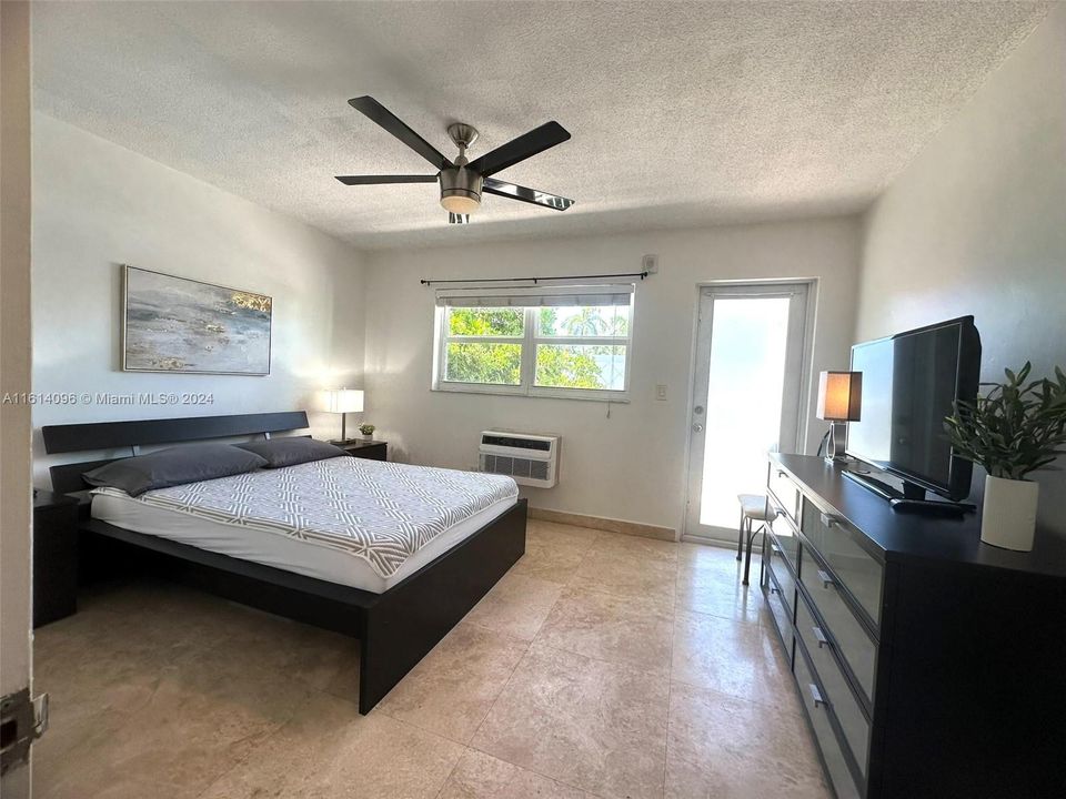 For Rent: $1,900 (1 beds, 1 baths, 418 Square Feet)