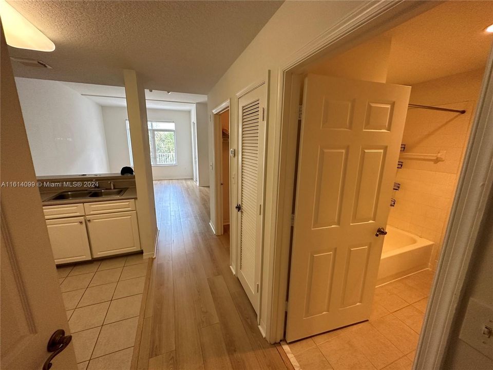 For Rent: $1,900 (0 beds, 1 baths, 545 Square Feet)