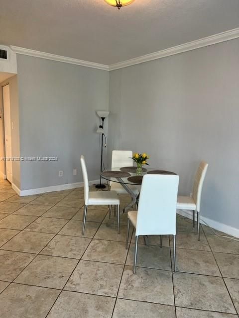 For Rent: $2,200 (1 beds, 1 baths, 570 Square Feet)