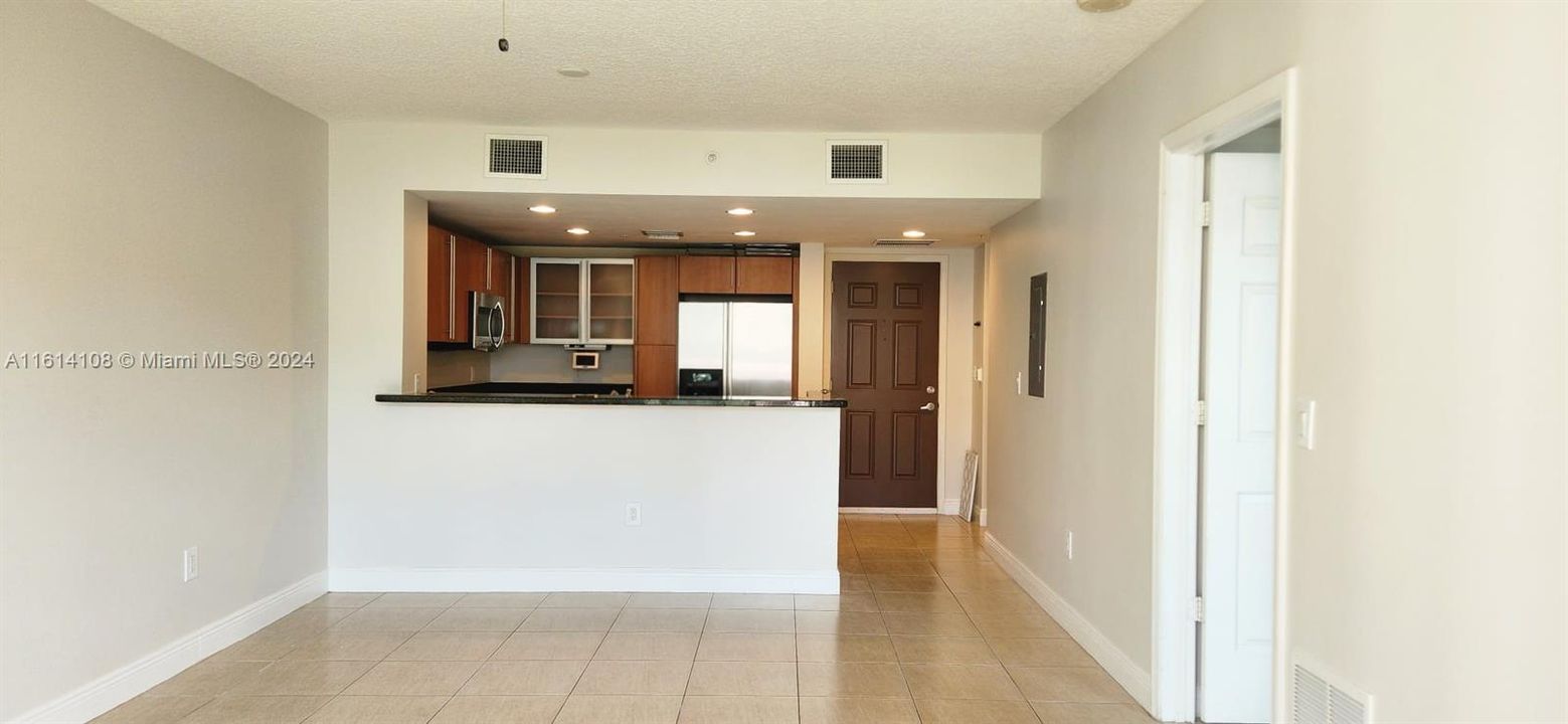 For Rent: $2,300 (1 beds, 1 baths, 850 Square Feet)