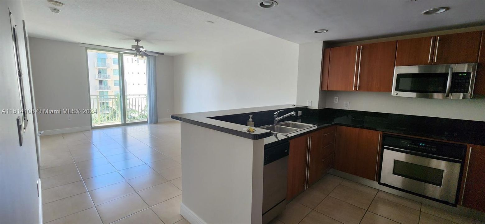 For Rent: $2,300 (1 beds, 1 baths, 850 Square Feet)