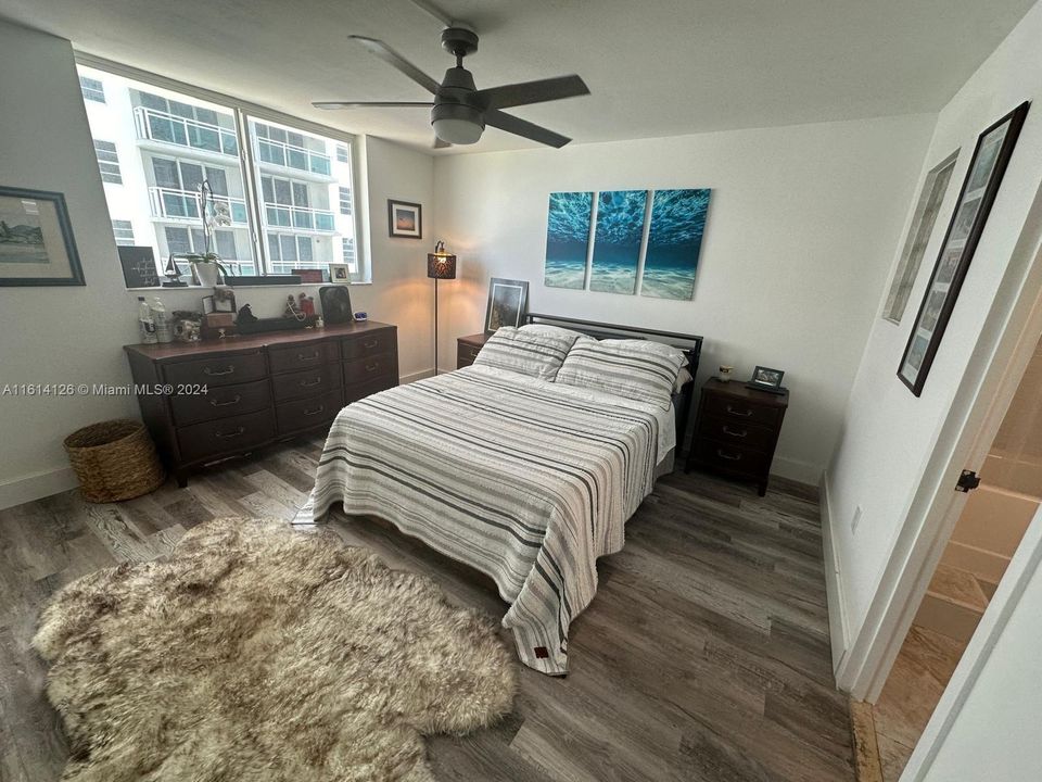 For Sale: $375,000 (1 beds, 1 baths, 676 Square Feet)