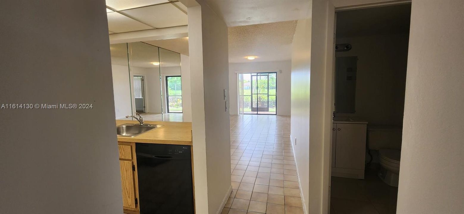 For Rent: $2,100 (2 beds, 2 baths, 956 Square Feet)