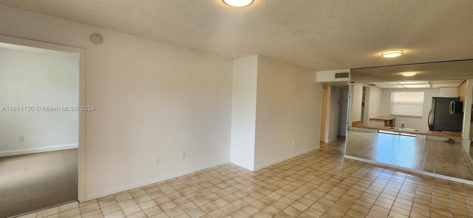 For Rent: $2,100 (2 beds, 2 baths, 956 Square Feet)